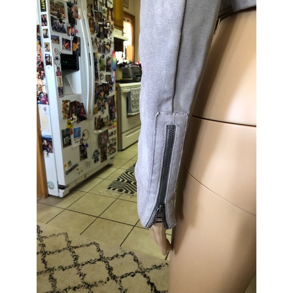 Women’s Jacket - Picture 6 of 8